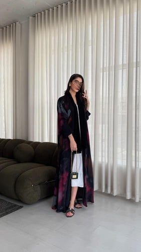 عباية دبل فيس لون أسود مع وجة مموج بعدة ألوان