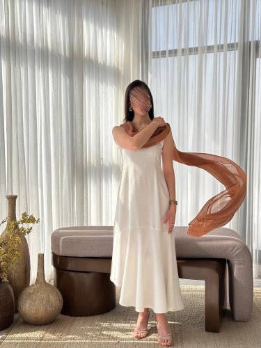 فستان أنيق مع قماش شال