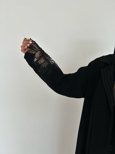 عباية ورد اسود