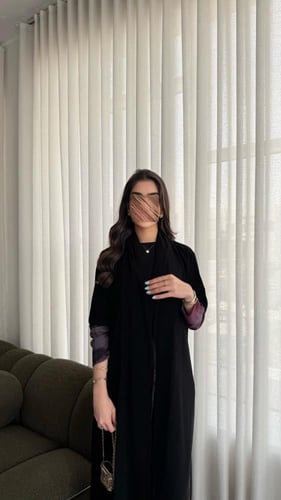 عباية ملكي بتدخيلات شيفون مموج الاجناب والاكمام