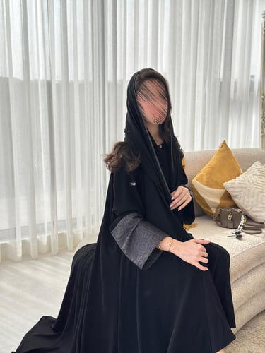 عباية ملكي باكمام رمادي