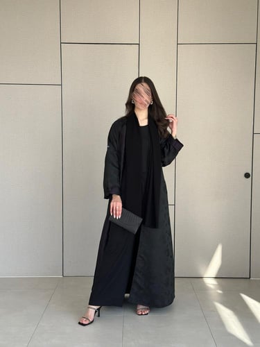 عباية دبل فيس مشجره باللون الاسود مع الموف