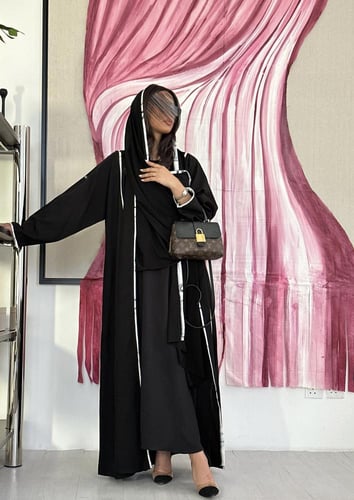 كريب نص كلوش مع قماش ابيض مطرز