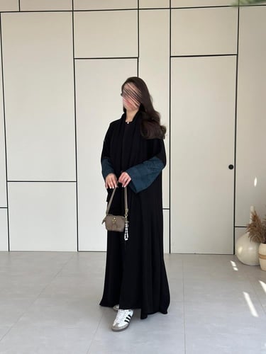 عباية ملكي مع اكمام بقماش هندي مطرز