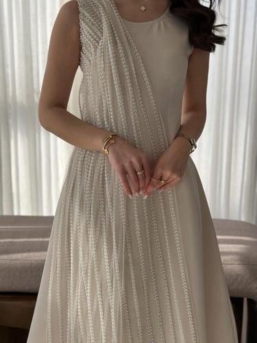 فستان بقصة A لاين مع قماش شك