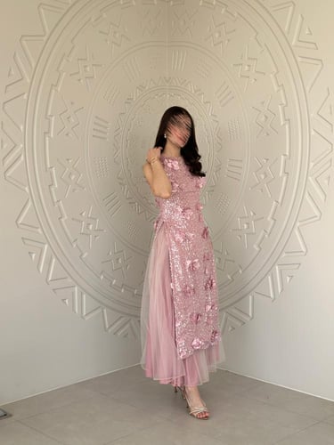 فستان من قطعتين بقماش التل مع شك يدوي فاخر