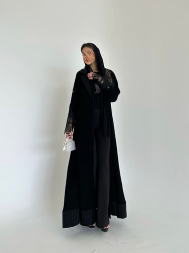 عباية ورد اسود