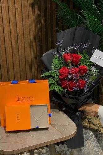 هديه كاملة نسائية مع ورد