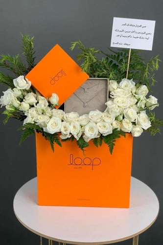 هديه كاملة نسائية مع ورد