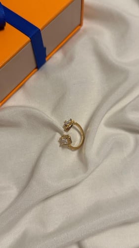 خاتم نسائي ذهبي