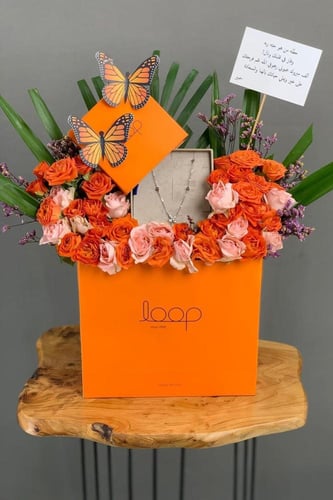 هديه جاهزة نسائيه مع ورد ذهبي