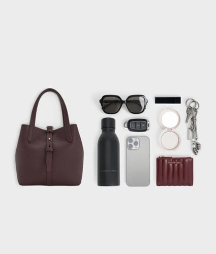 شنطة تشارلز اند كيث