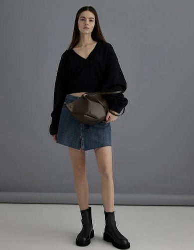 شنطة كالا لون Dark Moss من تشارلز اند كيث مقاس L