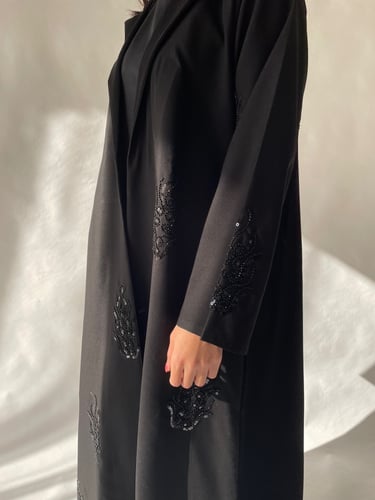 كريب اسود شك مع كريب ساده بالخلف