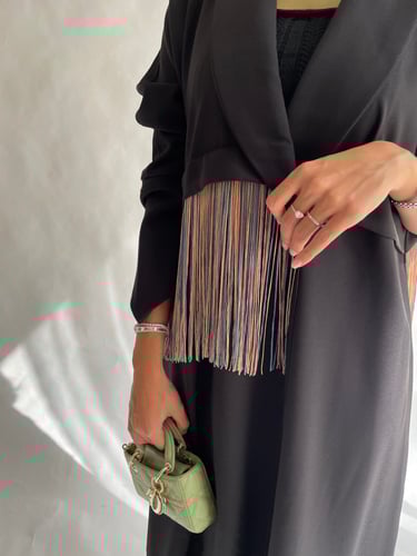 عبايه اسود مع هدب ملون