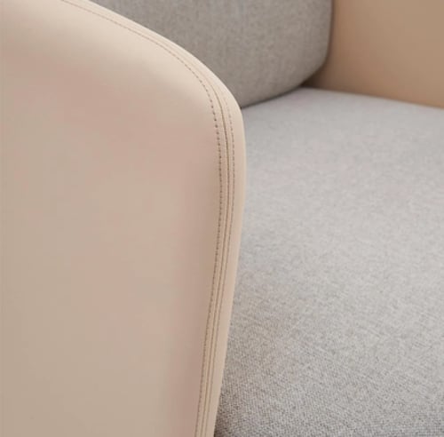 كرسي مفرد بذراعين قاعدة ذهبية قماش داخلي رمادي