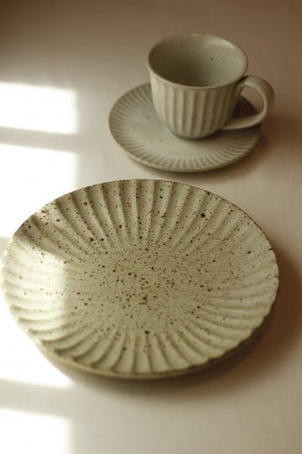 صحن تقديم سيراميك صدفي