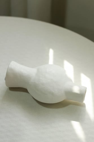 مزهرية سيراميك أبيض - تجريد