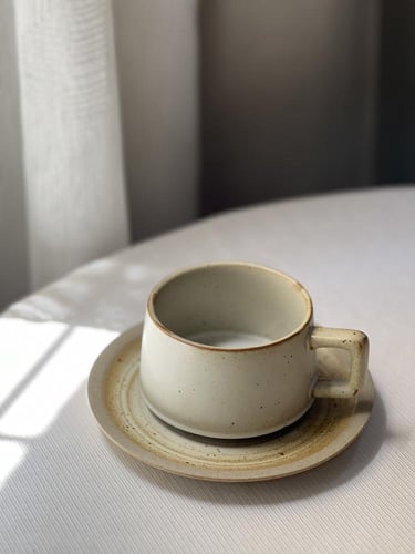 كوب قهوه ڤنتج مع صحن