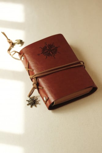 مفكرة ڤنتج بغلاف جلد