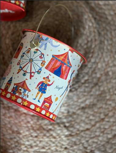 عيدية للأطفال | علب معدنية - تصميم كرنفال العيد