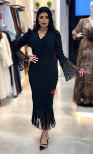 فستان كريب ناعم بأكمام مزينة بالتل والهدب الراقي