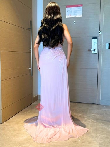 فستان سهرة طويل ناعم ستايل ون شولدر مزين بالخرز ال...