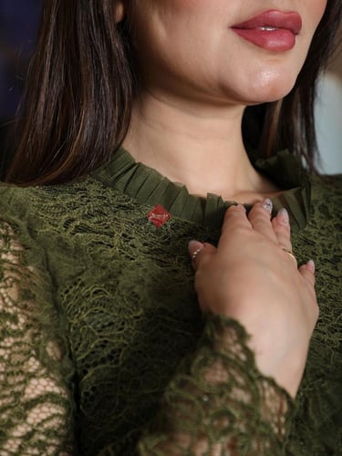 فستان سهرة طويل ستايل هاينك بدانتيل راقٍ