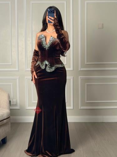 فستان سهرة تب طويل مخمل مزين بالكريستال اللامع