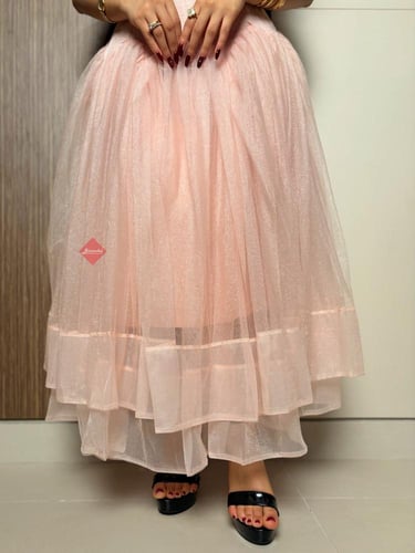 فستان فخم مزين باللؤلؤ بقصة كت وكلوش تل