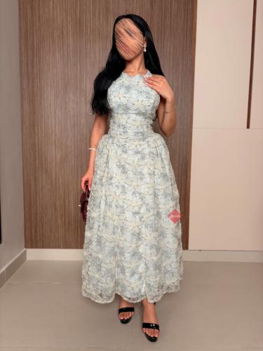 فستان ناعم ميد بتصميم كت مطرز بالورود الأنيقة