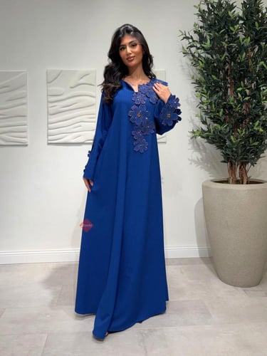 جلابية نسائية بتطريز ورود أنيق وراقي