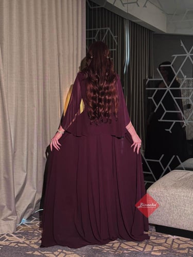 فستان سهرة ناعم بأكمام شيفون منسدلة