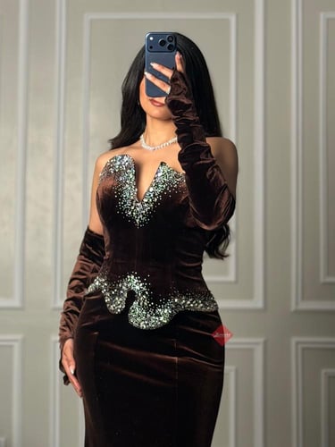 فستان سهرة تب طويل مخمل مزين بالكريستال اللامع