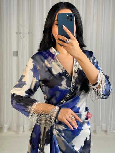 فستان مشجر ميدي بتمويجات ساحرة و اكمام مزيينة بالك...