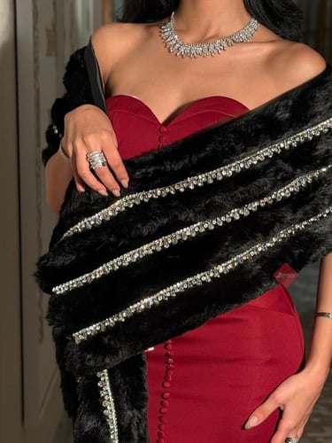 فستان سهره شتوي ناعم مزين كريستال فاخر مع فرو
