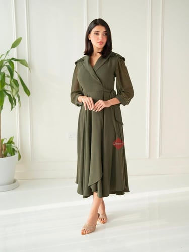 فستان كريب ناعم باكمام شيفون و كلفة مطرزة على الكت...