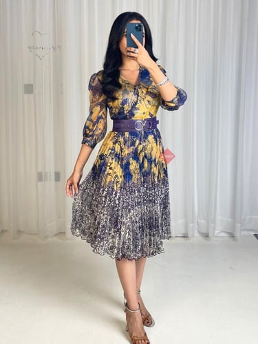 فستان مشجر ميدي بليسيه بحزام راقي على الخصر