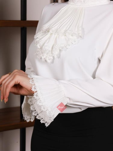 بلوزة هاينك بكرانيش ستايل اكمام طويلة