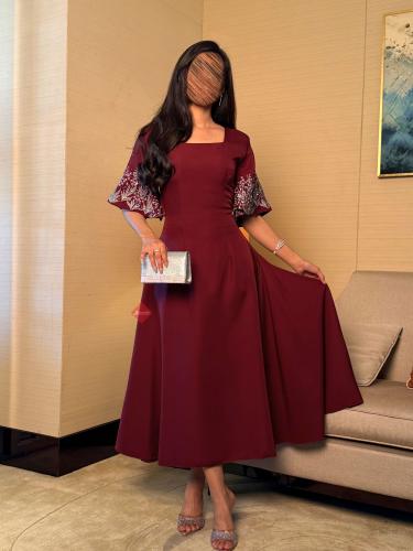 فستان ناعم بأكمام واسعة أنيقة وانسيابية