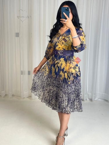 فستان مشجر ميدي بليسيه بحزام راقي على الخصر