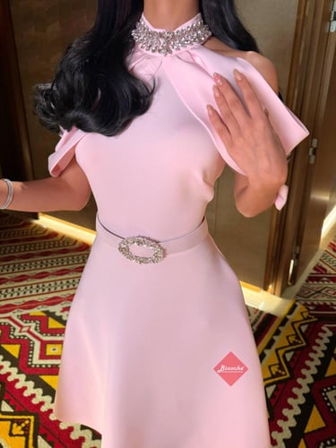 فستان ناعم ميدي كلوش مزين بالكريستال اللامع