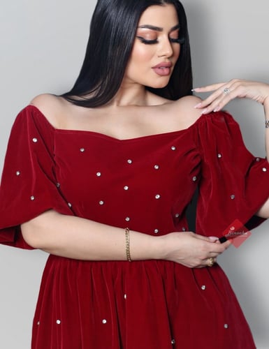 فستان ميدي مخمل مزين بالكريستال