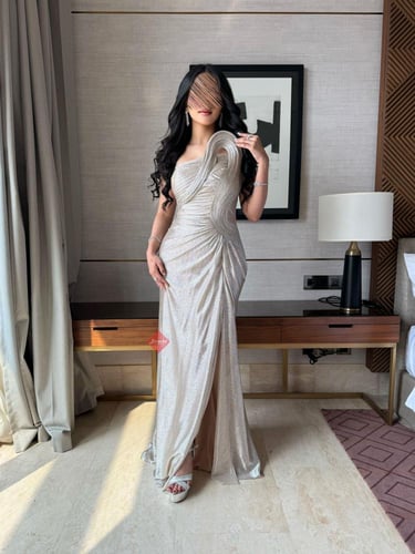 فستان سهرة طويل بستايل مختلف