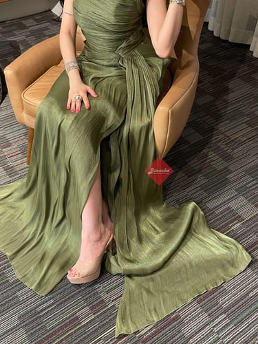 فستان سهرة طويل ناعم بليسيه ستايل كت