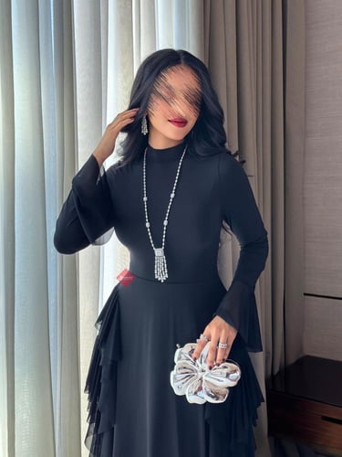 فستان تل ناعم مزين بالكرانيش