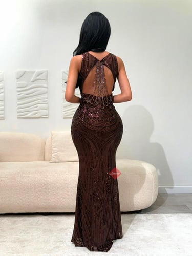 فستان سهرة مطرز بالترتر ستايل خرز بالظهر