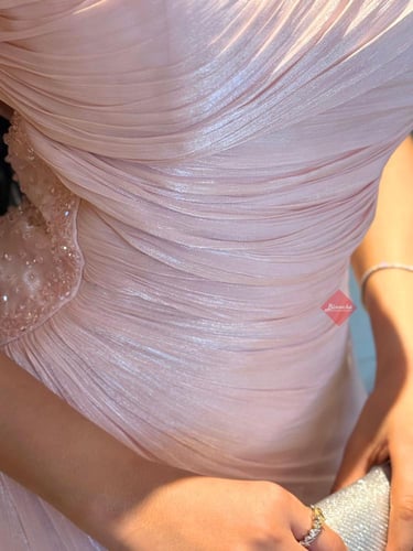 فستان سهرة طويل ناعم ستايل ون شولدر مزين بالخرز ال...