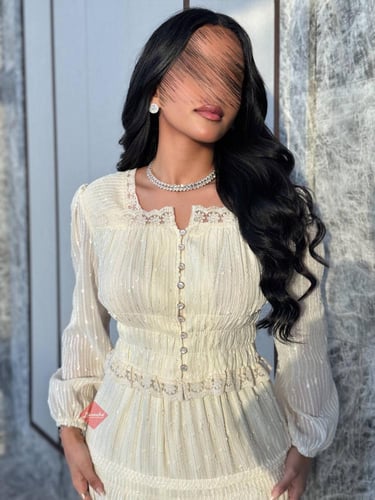 طقم بلوزة وتنورة بخامة الدانتيل