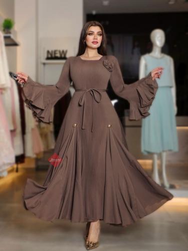 فستان بليسيه ناعم بأكمام طويلة واسعة